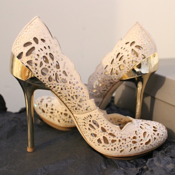 BCBGMAXAZRIA Peacock Pumps - Picture 4 of 8